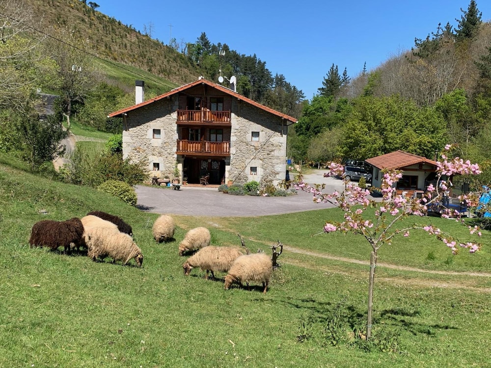 Agroturismo Urresti - carbon neutral hotel in Bermeo