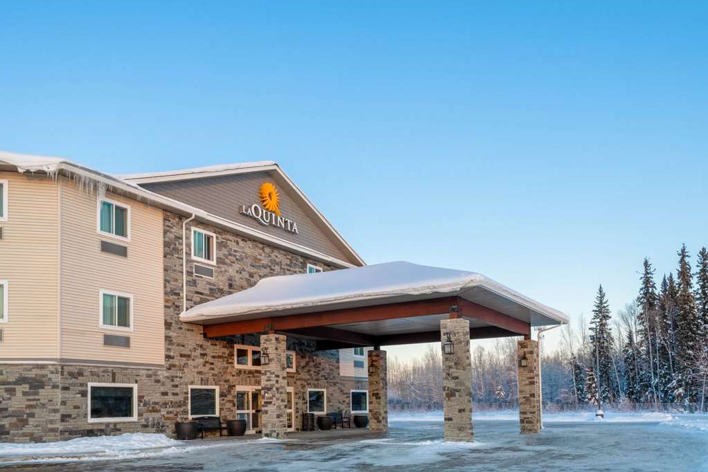 La Quinta Inn & Suites by Wyndham Fairbanks Airport - photo 3