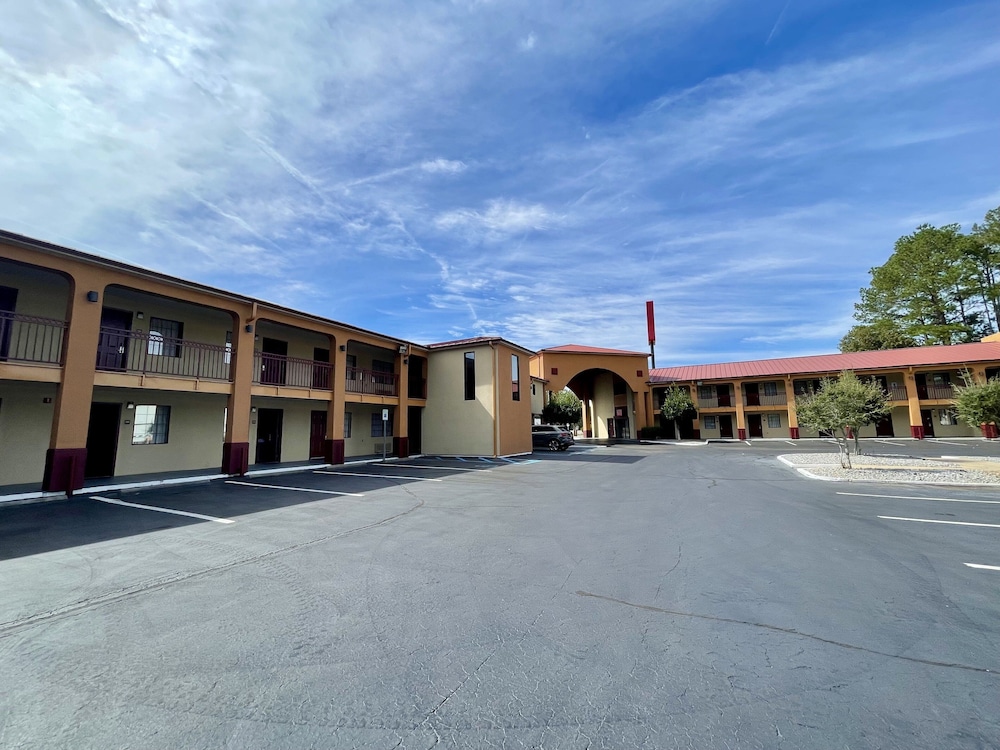 Richland Inn & Suites - photo 16