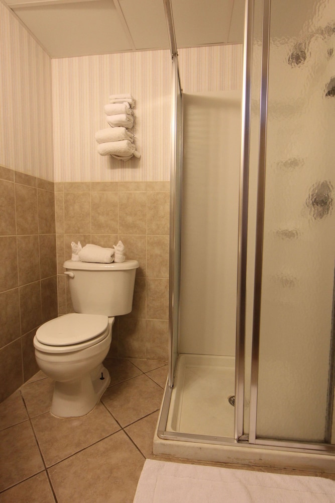 Harrison Hall Hotel - photo 37