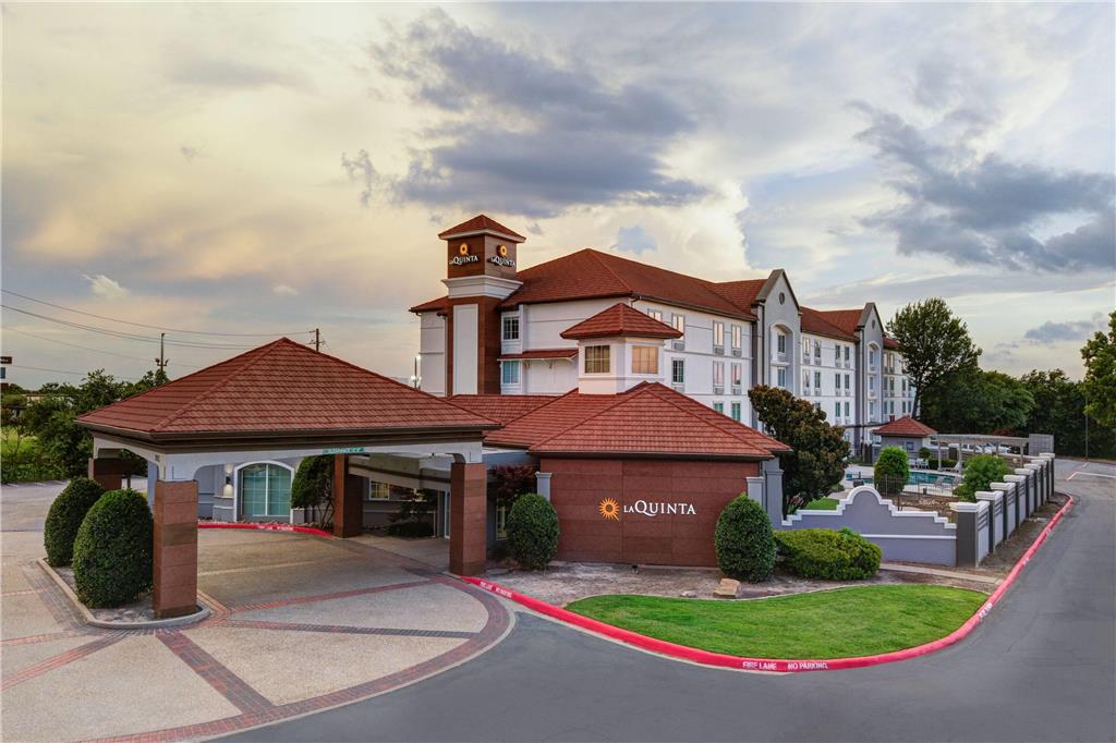 La Quinta Inn & Suites by Wyndham Sherman — hotel in Sherman