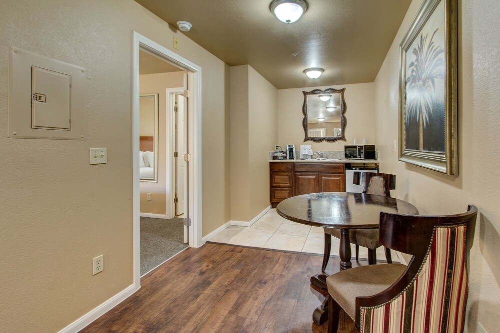 The Rita Suites - photo 13