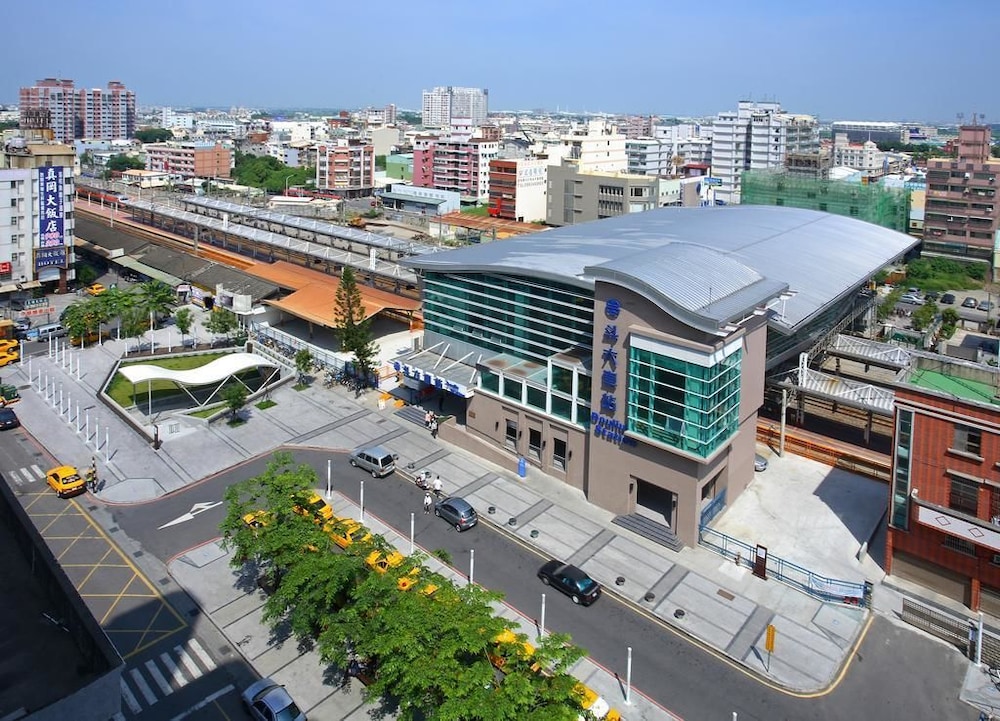 Metro Hotel - carbon neutral hotel in Douliu