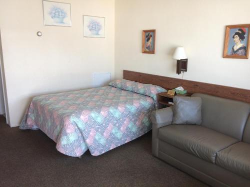Crystal Sands Motel - photo 23
