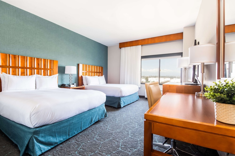DoubleTree by Hilton Carson - photo 6