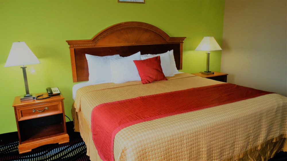 Oak Tree Inn & Suites - photo 9