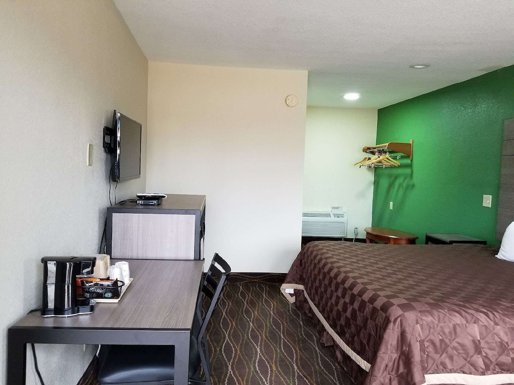 Americas Best Value Inn Alexandria - photo 11