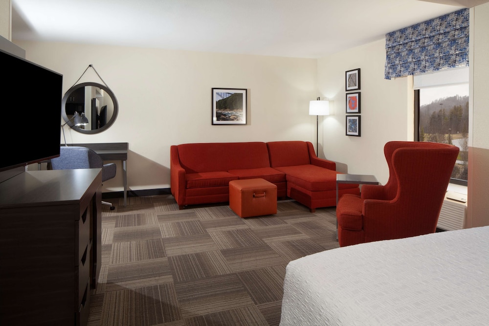 Hampton Inn Charleston Southridge - photo 8