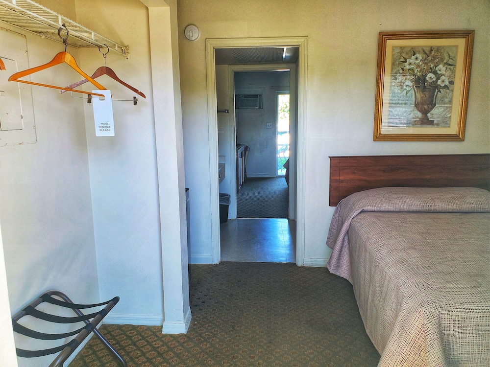 The Port Hotel & Marina - photo 8