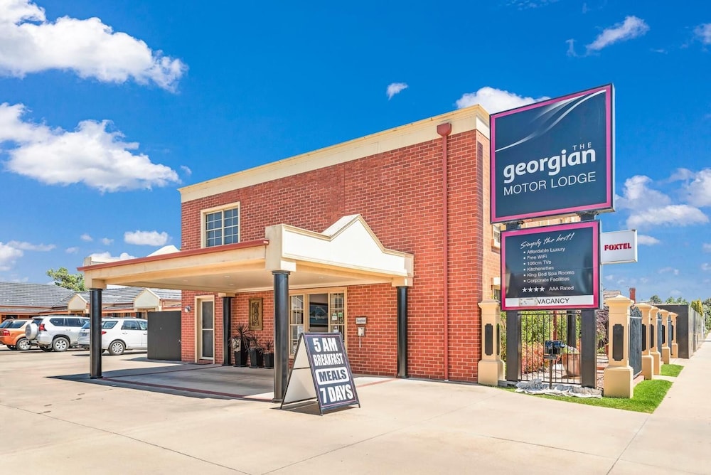 The Georgian Motor Lodge — 4-Star Luxury Hotel in Echuca, Australia