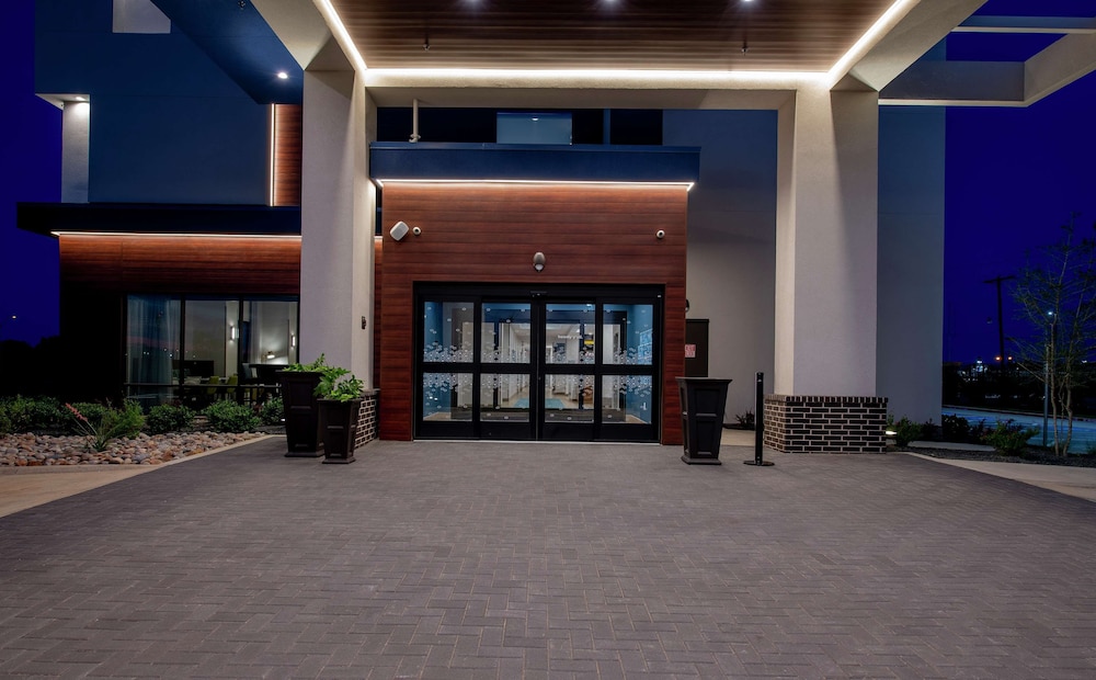 Hampton Inn & Suites Duncanville Dallas - photo 68