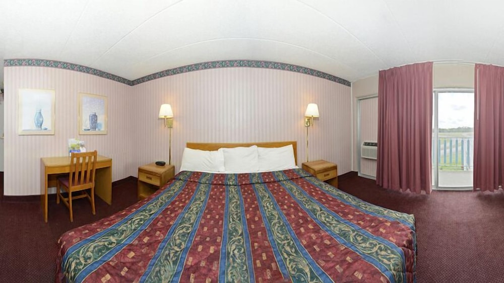 Howard Johnson by Wyndham Benton Harbor St. Joseph - photo 8