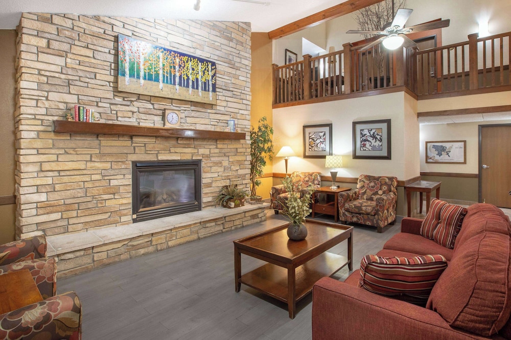 AmericInn by Wyndham Muscatine - photo 2