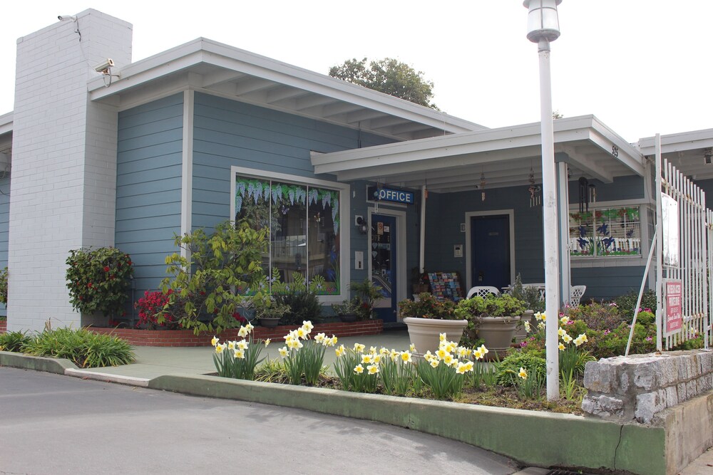 Edgewater Beach Inn - photo 63