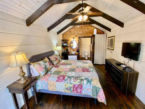 Tiny Home Cottage Near the Smokies #3 Ingrid - photo 5