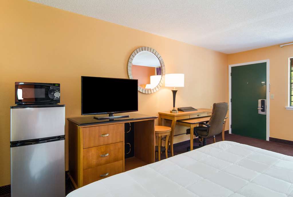 Americas Best Value Inn Darien - photo 21