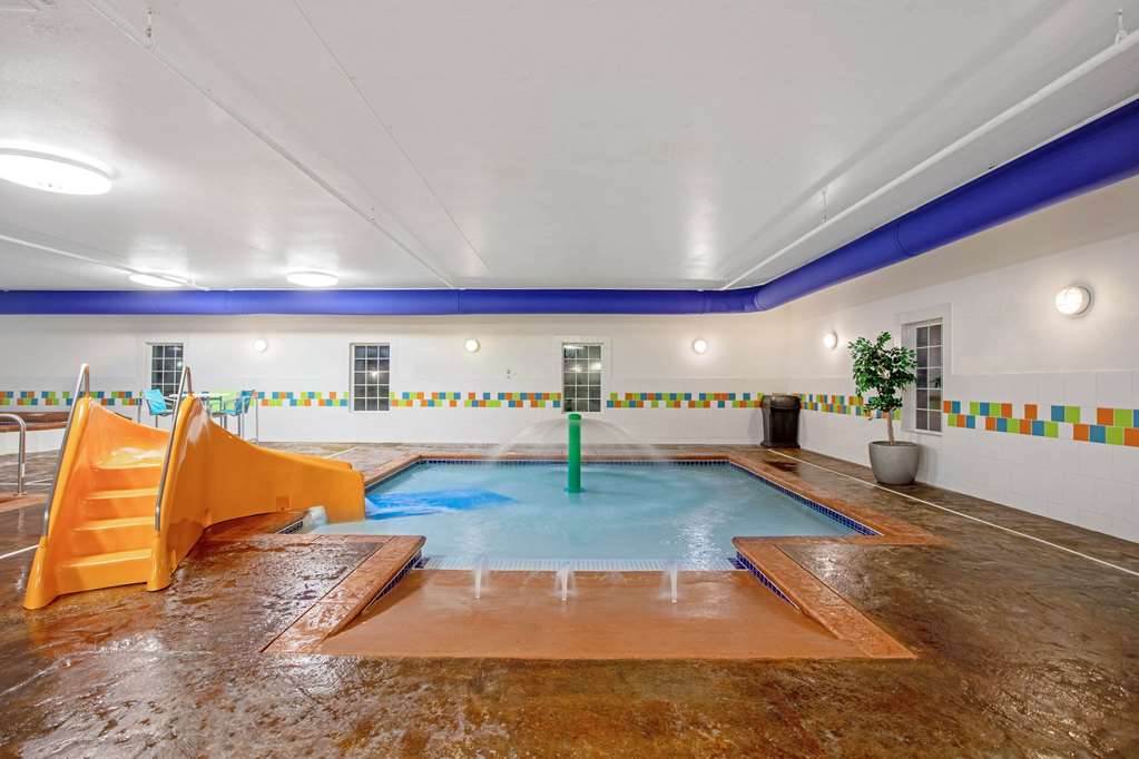 La Quinta Inn & Suites by Wyndham Grand Forks - photo 14