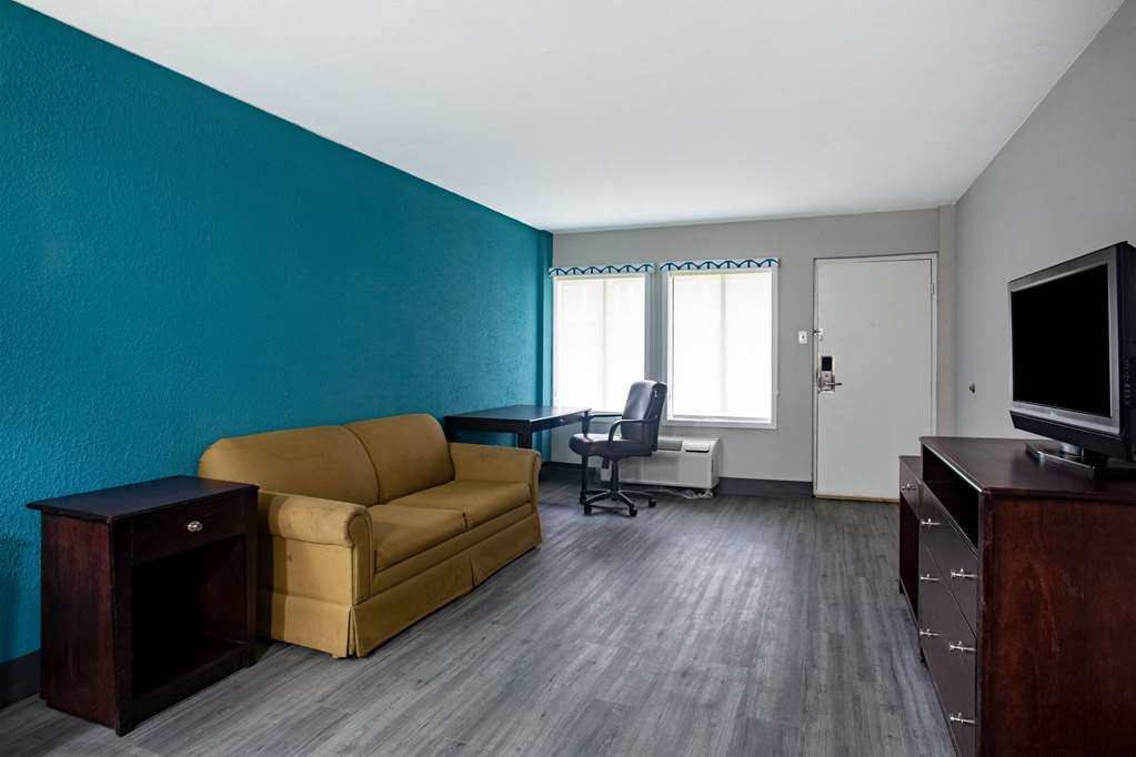 Days Inn by Wyndham Mobile I 65 - photo 16