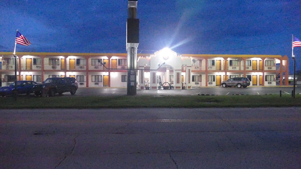Allstate Inn Seymour - photo 14