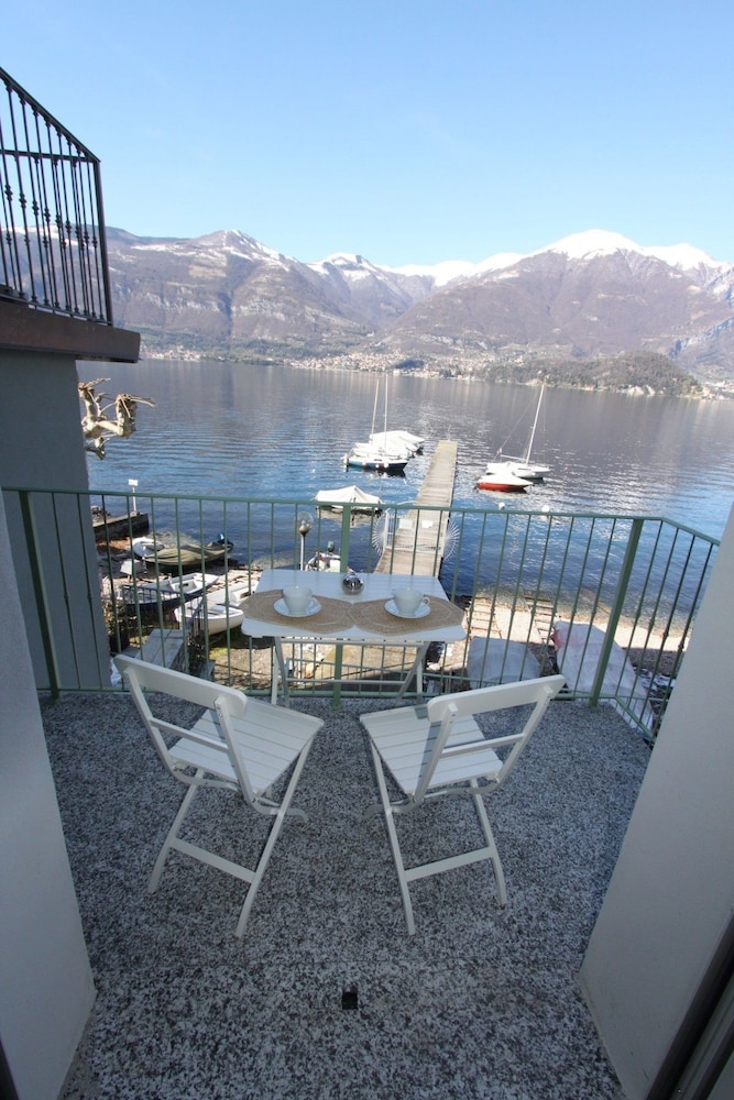 Luxury Apartment Front Lake View — 4-Star Luxury Hotel in Lezzeno, Italy