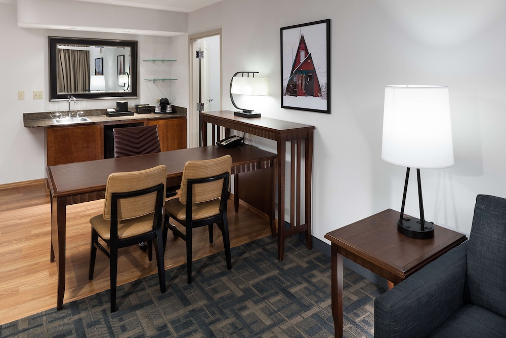 Embassy Suites Anchorage - photo 15