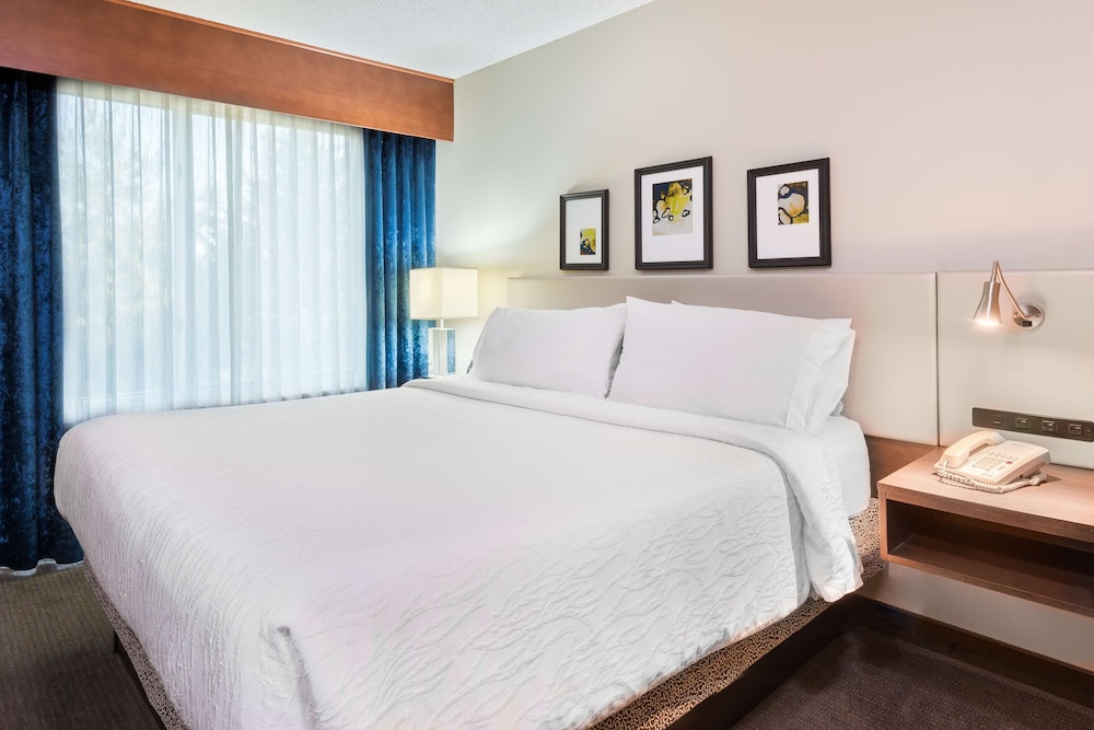 Hilton Garden Inn Westbury - photo 13