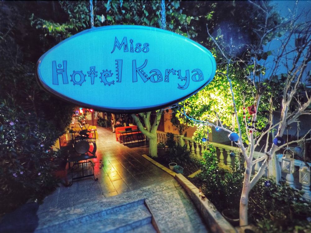 Miss Hotel Karya — Oren