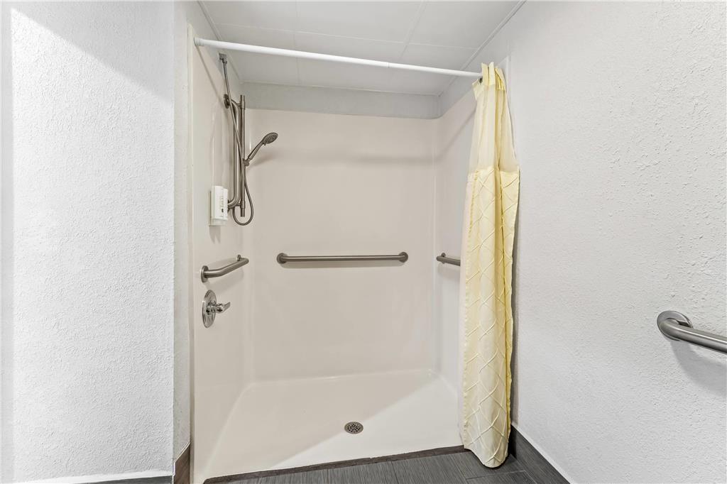 Quality Inn & Suites near Robins Air Force Base - photo 31
