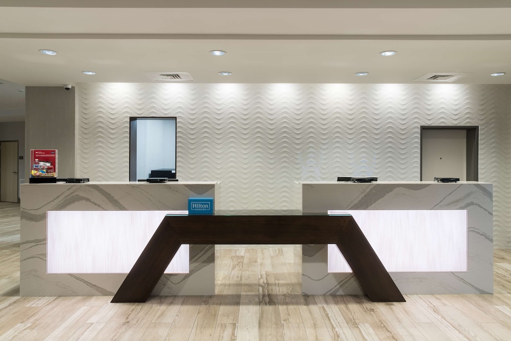 Hampton Inn & Suites Cape Canaveral Cruise Port - photo 4