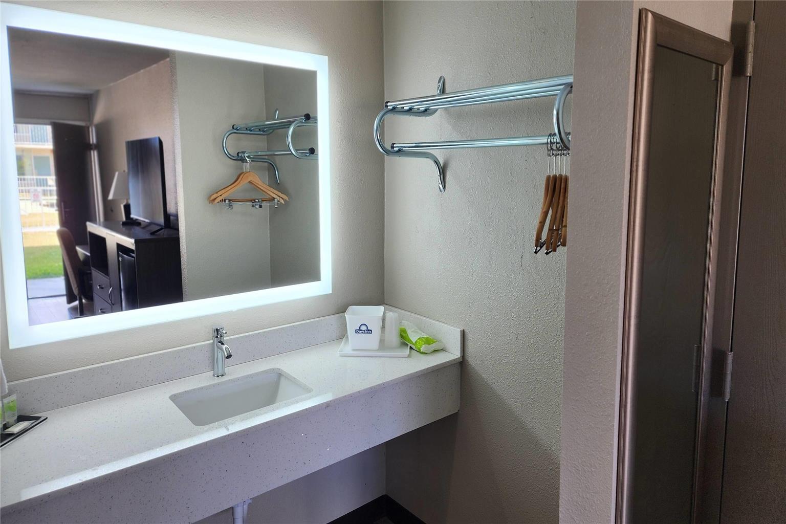 Days Inn by Wyndham Seguin TX - photo 28