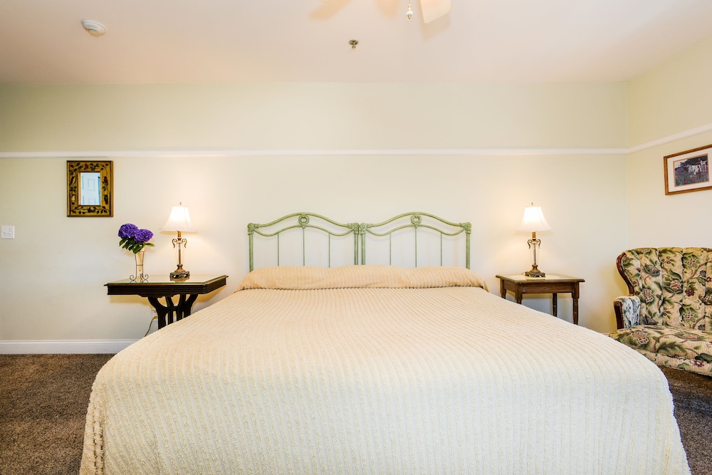 Payne's Harbor View Inn - photo 11
