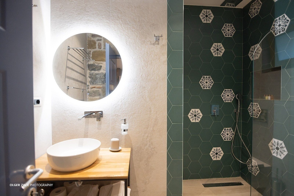 Moonlight Serenade - carbon neutral hotel in Korce