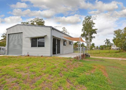 Hami’s Retreat Burrum Heads Close to Boatramp 2BR Aircon in Toogoom, Australia