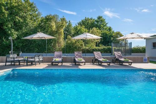 Charmante Villa mit privatem Pool Klima Sonnenliegen Terrasse und Grill — 4-Star Luxury Hotel in Marcana, Croatia