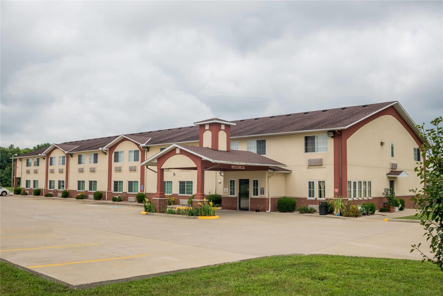 Super 8 by Wyndham Mt. Carmel IL - carbon neutral hotel in Mount Carmel