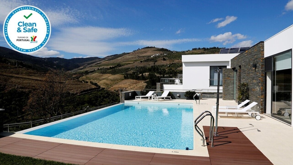 Lbv House Hotel - carbon neutral hotel in Alijo