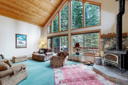 Tahoe Donner Snow Globe — 4-Star Luxury Hotel in Truckee, United States