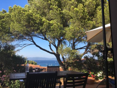 Villa Les Quatre Vents mit traumhaftem Meerblick — 4-Star Luxury Hotel in Hyeres, France