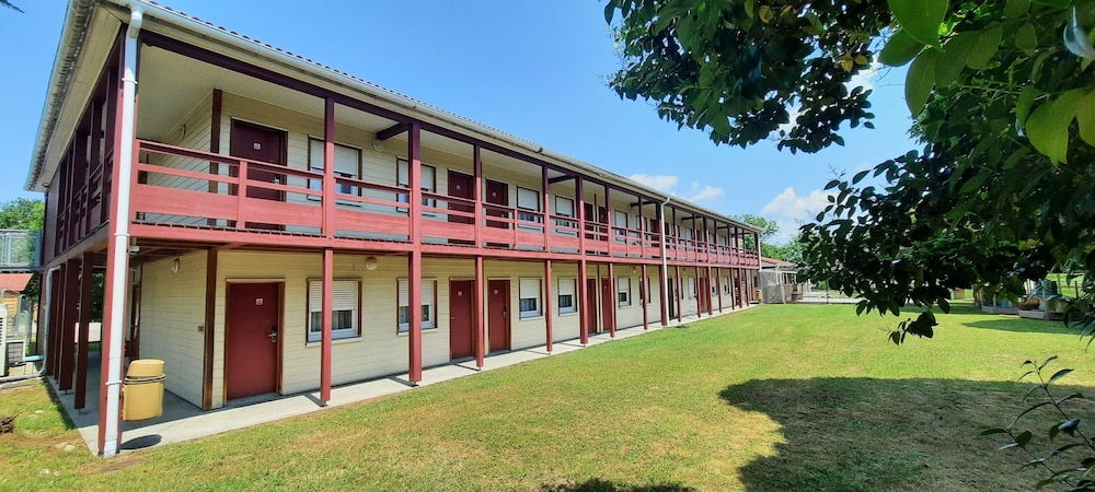 Lémand Hotel — hotel in Villefontaine