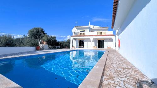 Casa das ficus — 4-Star Luxury Hotel in Guia, Portugal