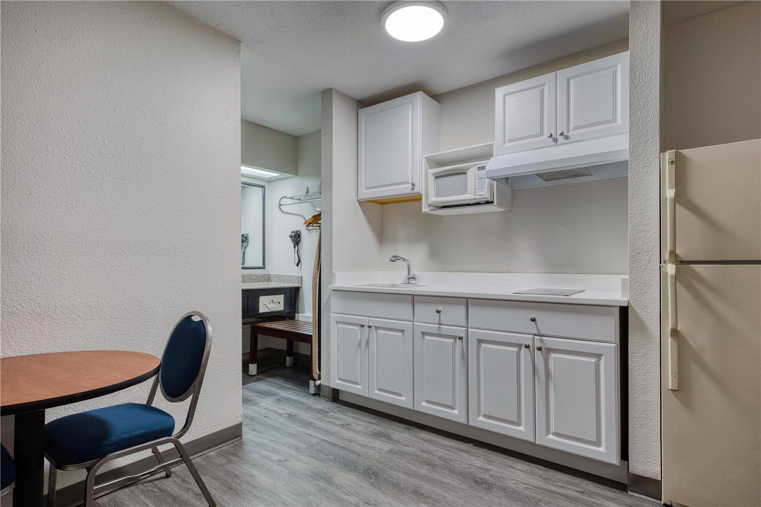 SureStay Hotel by Best Western Terrell - photo 12