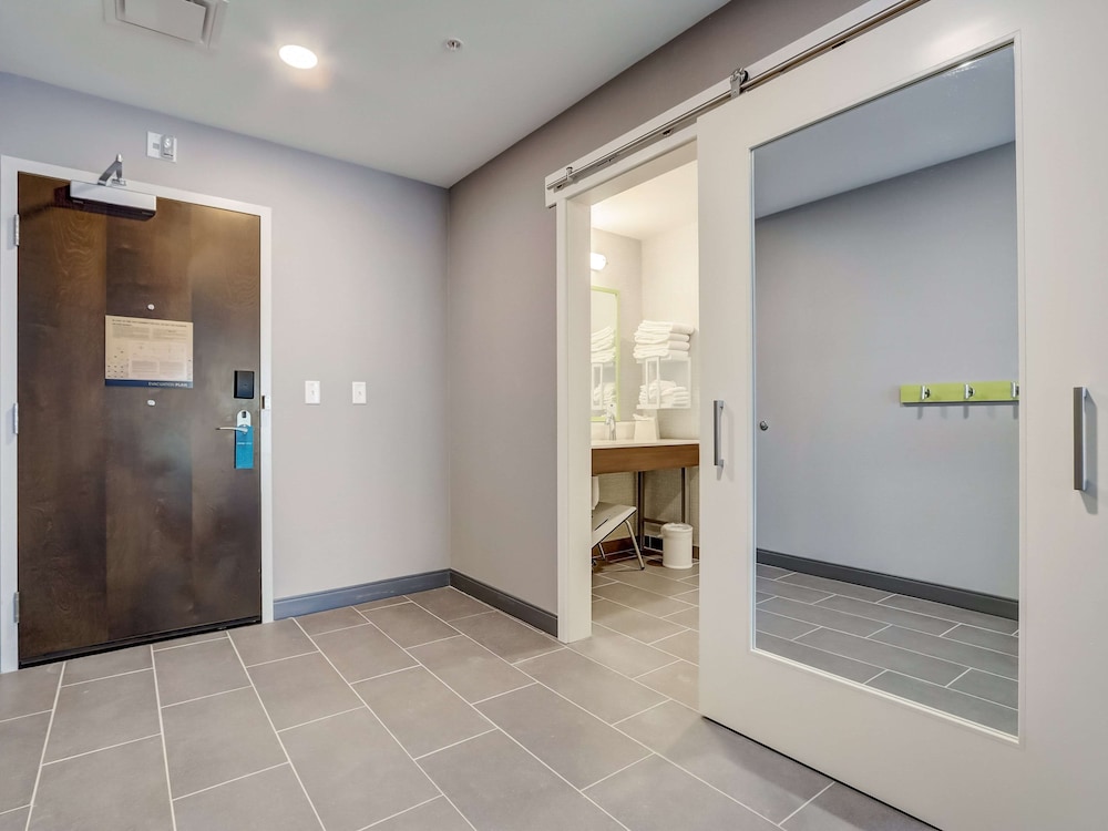 Hampton Inn and Suites by Hilton Cincinnati Midtown Rookwood - photo 5
