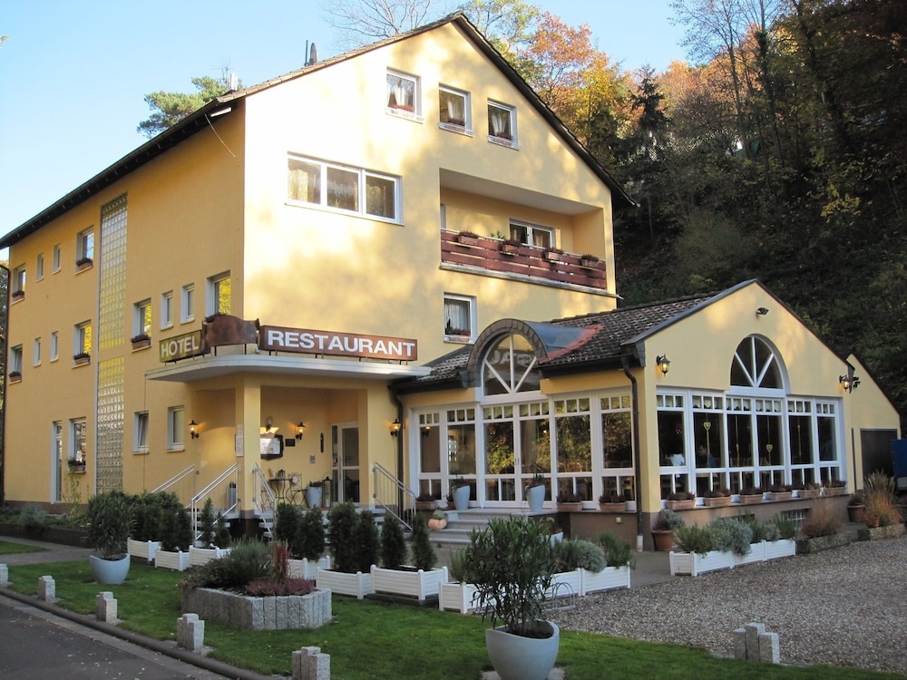 Hotel Goldbächel — hotel in Wachenheim
