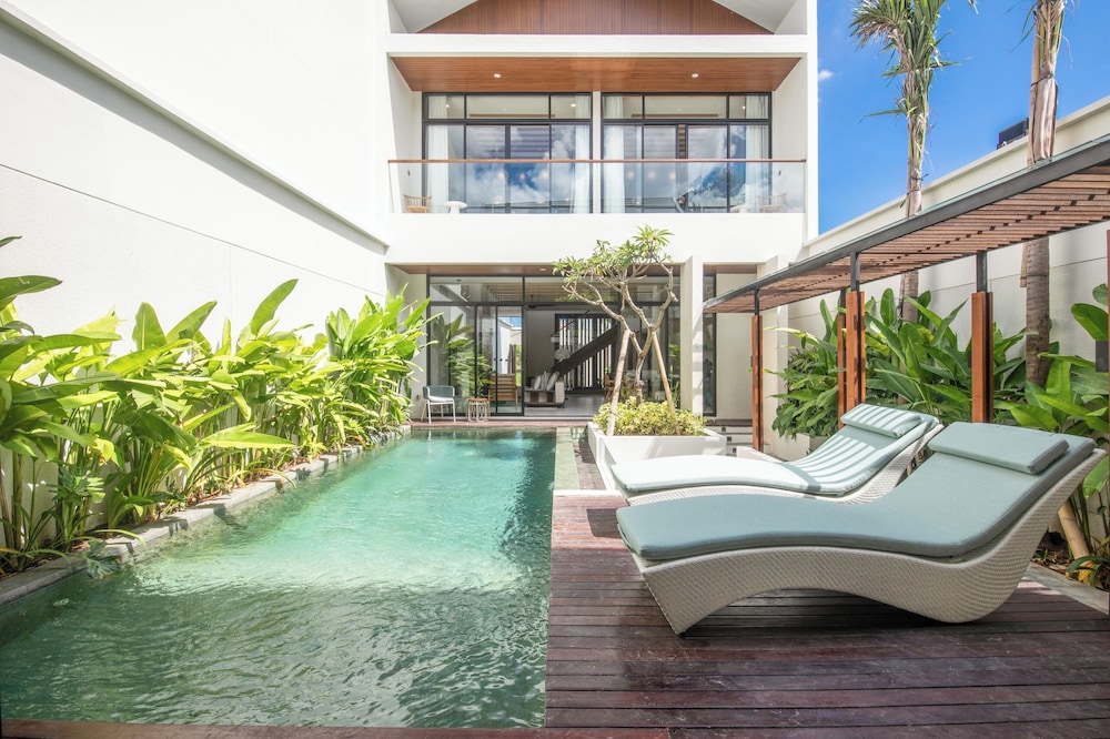 Chic 3BR Hideaway Canggu AC 5min to Beach — 4-Star Luxury Hotel in Canggu, Indonesia