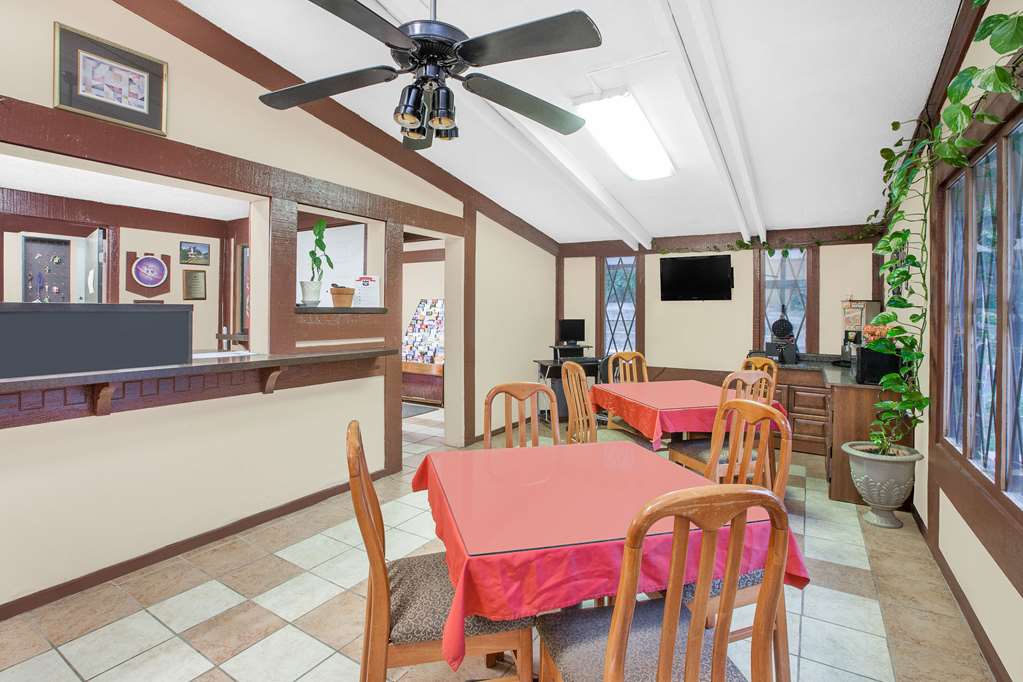Knights Inn Battle Creek - photo 17