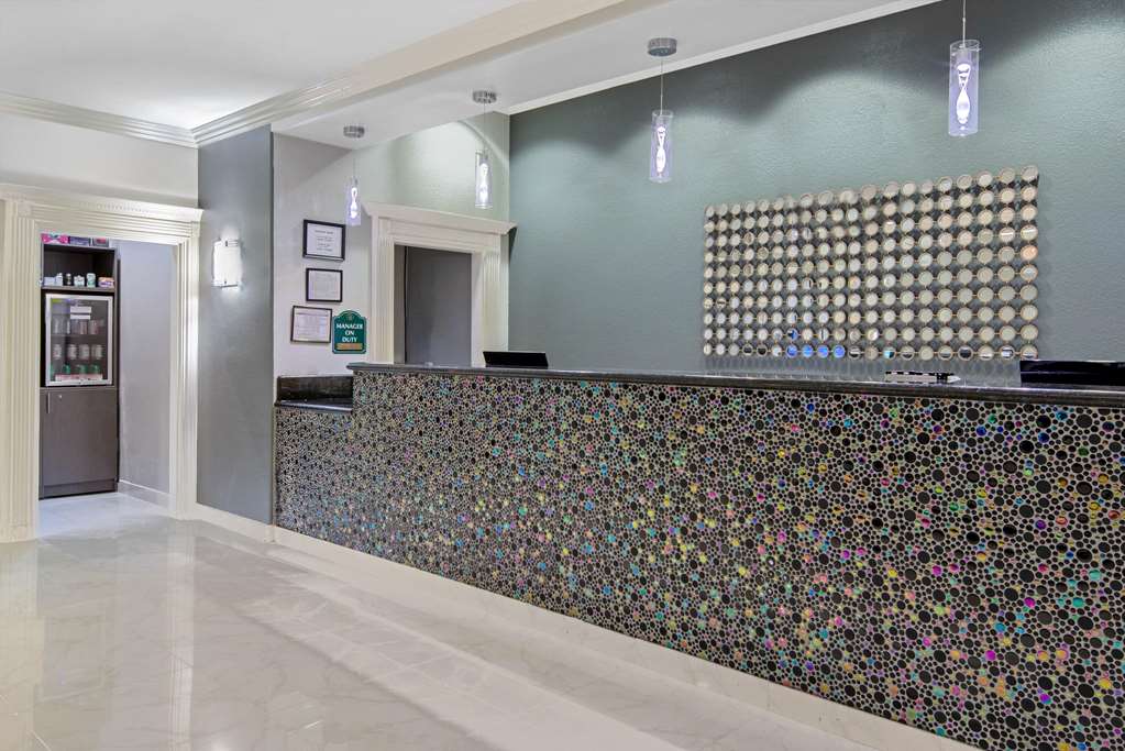 La Quinta Inn & Suites by Wyndham Brownsville North - photo 11