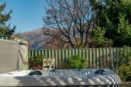 Fenwick Cromwell Holiday Home — 4-Star Luxury Hotel in Cromwell, New Zealand
