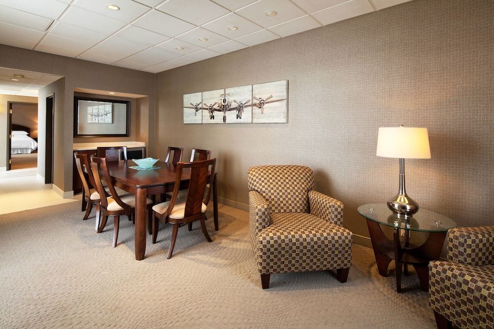 Sheraton Cleveland Airport Hotel - photo 17