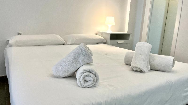 Apartamentos Pintor Losada — 4-Star Luxury Hotel in Cordoba, Spain