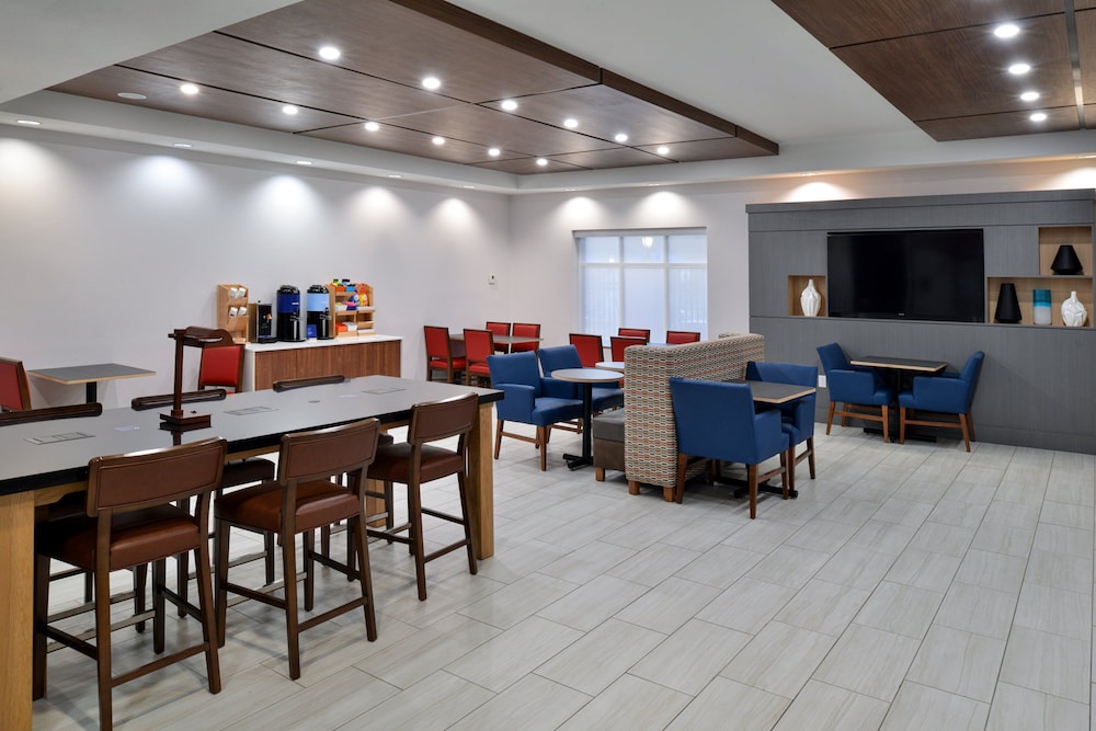 Holiday Inn Express Hotel & Suites Royse City by IHG - photo 43